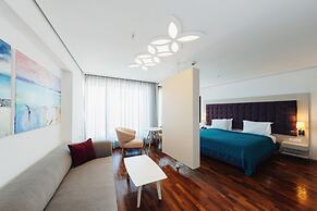 Bougainville Bay Hotel