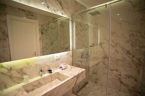 Bougainville Bay Hotel