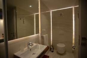 Bougainville Bay Hotel