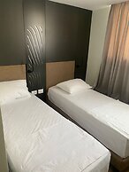 Bougainville Bay Hotel