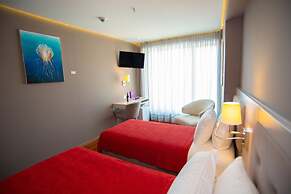 Bougainville Bay Hotel