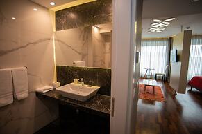 Bougainville Bay Hotel