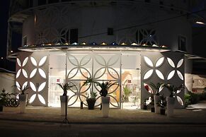 Bougainville Bay Hotel