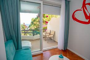 Bougainville Bay Hotel