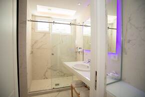 Bougainville Bay Hotel