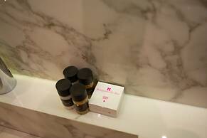 Bougainville Bay Hotel