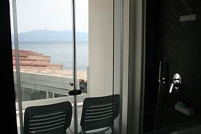 Bougainville Bay Hotel