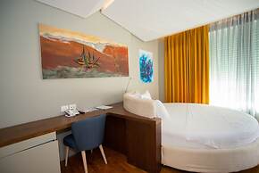 Bougainville Bay Hotel