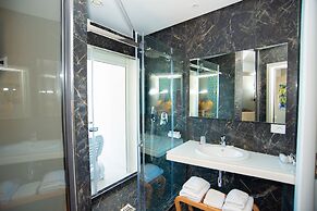 Bougainville Bay Hotel