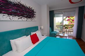 Bougainville Bay Hotel