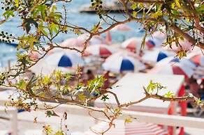 Bougainville Bay Hotel