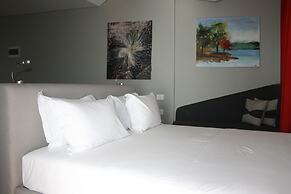 Bougainville Bay Hotel