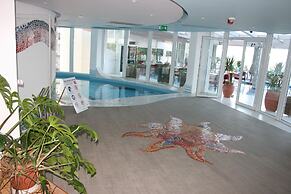 Bougainville Bay Hotel