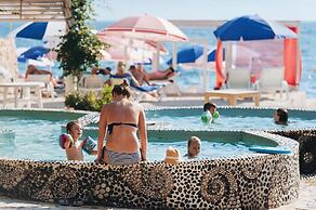 Bougainville Bay Hotel