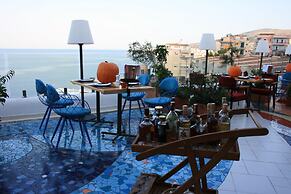 Bougainville Bay Hotel