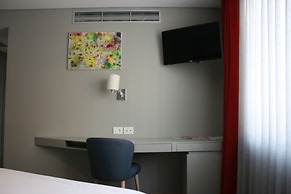 Bougainville Bay Hotel