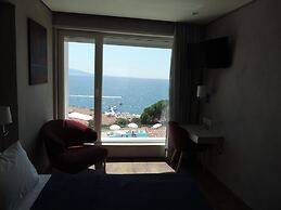 Bougainville Bay Hotel