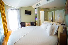 Bougainville Bay Hotel