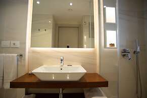 Bougainville Bay Hotel