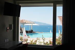 Bougainville Bay Hotel
