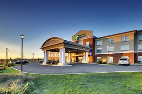 Holiday Inn Express & Suites Lancaster East - Strasburg by IHG