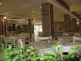 Estreya Palace & Residence