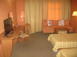 Estreya Palace & Residence