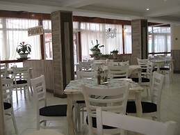 Estreya Palace & Residence