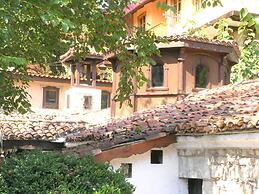 Estreya Palace & Residence