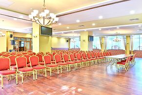 Estreya Palace & Residence