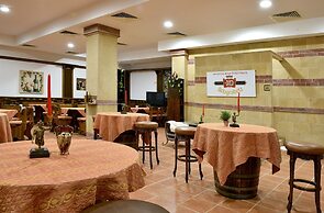 Estreya Palace & Residence