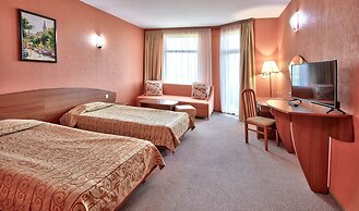 Estreya Palace & Residence
