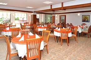 Estreya Palace & Residence