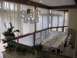 Estreya Palace & Residence