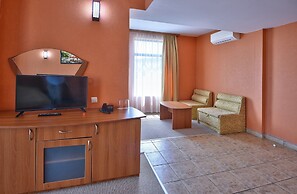 Estreya Palace & Residence