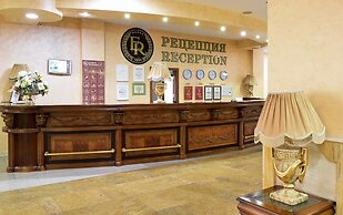 Estreya Palace & Residence