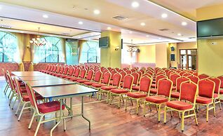 Estreya Palace & Residence