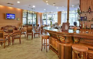 Estreya Palace & Residence
