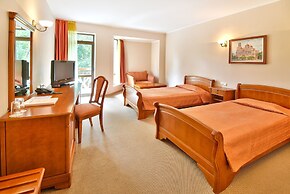 Estreya Palace & Residence