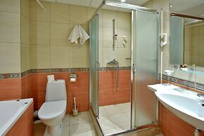 Estreya Palace & Residence