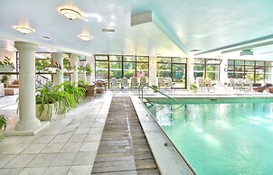 Estreya Palace & Residence