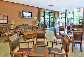 Estreya Palace & Residence