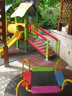 Estreya Palace & Residence