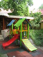 Estreya Palace & Residence