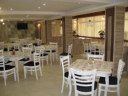 Estreya Palace & Residence
