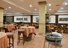 Estreya Palace & Residence