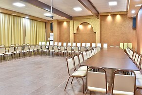Estreya Palace & Residence