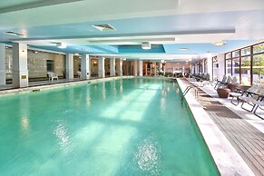 Estreya Palace & Residence