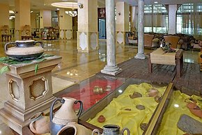 Estreya Palace & Residence