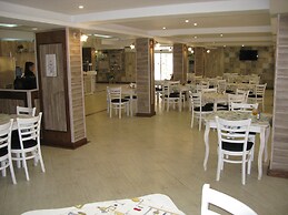Estreya Palace & Residence